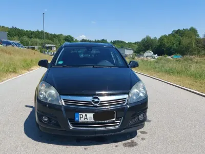 Używany Opel Astra 116 KM (85 kW) 2009 Czarny Kombi