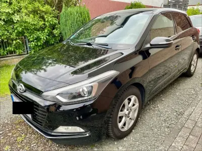 Gebraucht Hyundai i20 Passion 101 PS (74 kW) 2016 Schwarz Limousine