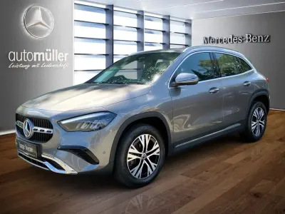 Gebraucht Mercedes GLA200 Progressive 163 PS (119 kW) 2024 Grau SUV
