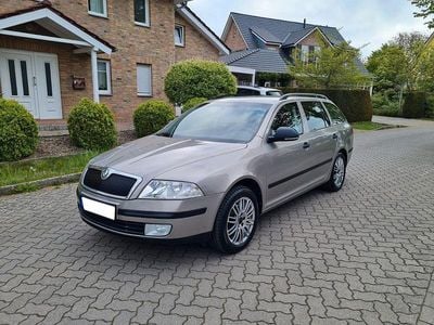 Gebraucht Skoda Octavia Ambiente 102 PS (75 kW) 2011 Grau Kombi