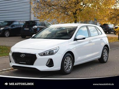 Weiß Gebraucht 2017 Hyundai i30 Select Limousine | 10.999 € (Etwas zu teuer)