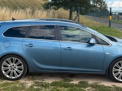 Gebraucht Opel Astra Innovation 140 PS (102 kW) 2010 Blau Kombi