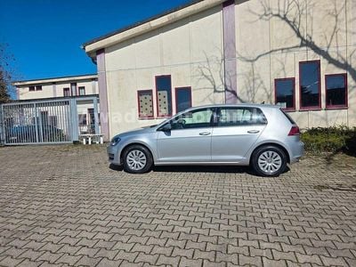 Second-hand VW Golf VII Trendline 110 CP (80 kW) 2016 Argintiu Berlinǎ