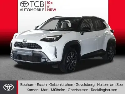 Gebraucht Toyota Yaris Advance 116 PS (85 kW) 2022 Platinweiss metallic, dach schwarz Kleinwagen