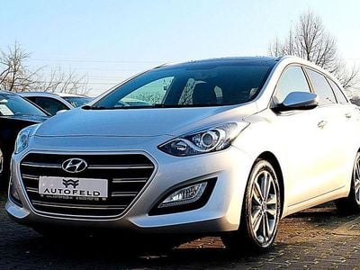 Silber Gebraucht 2016 Hyundai i30 Passion Limousine | 11.950 € (Fairer Preis)