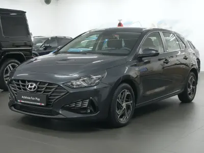 Gebraucht Hyundai i30 Select 120 PS (88 kW) 2020 Dark knight / mic Limousine
