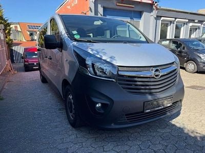 Second-hand Opel Vivaro 145 CP (106 kW) 2017 Argintiu Monovolum
