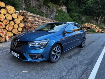 Gebraucht Renault Mégane III Bose Edition 132 PS (97 kW) 2016 Blau Limousine