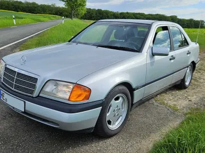 Gebraucht Mercedes C180 122 PS (89 kW) 1993 Silber Limousine