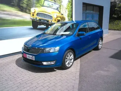 Gebraucht Skoda Rapid Joy 125 PS (91 kW) 2016 Blau Kleinwagen