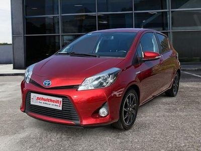 Gebraucht Toyota Yaris Hybrid Club 101 PS (74 kW) 2013 Rot Limousine