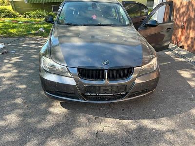 Gebraucht BMW 318 140 PS (102 kW) 2008 Grau Limousine
