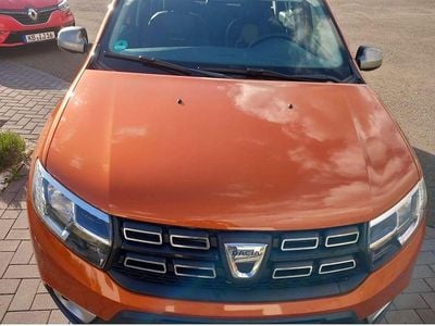 Orange Gebraucht 2017 Dacia Sandero Celebration Limousine | 8.090 € (Fairer Preis)