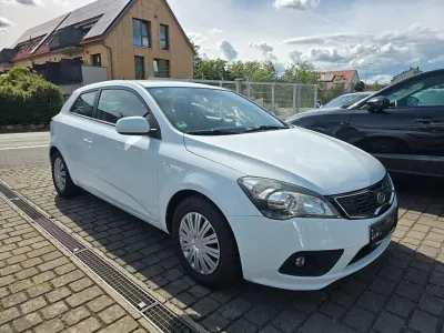 Gebraucht Kia Ceed 116 PS (85 kW) 2012 Weiß Kleinwagen