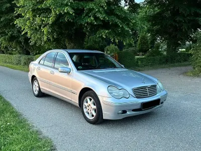 Gebraucht Mercedes C200 Elegance 163 PS (119 kW) 2002 Silber Limousine