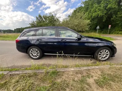 Gebraucht Mercedes C200 163 PS (119 kW) 2022 Blau Limousine