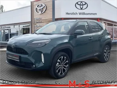 Neu Toyota Yaris Cross Team 131 PS (96 kW) 2026 Grün SUV