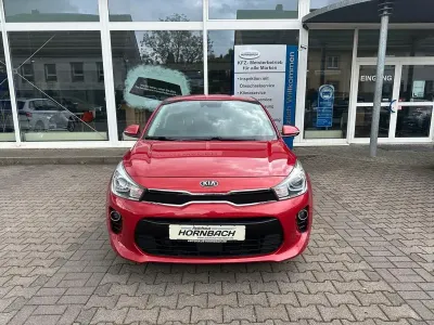 Gebraucht Kia Rio Spirit 99 PS (72 kW) 2017 Rot Limousine