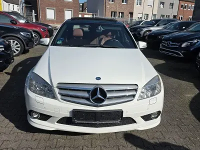 Używany Mercedes C250 AMG 204 KM (150 kW) 2011 Biały Sedan/Limuzyna