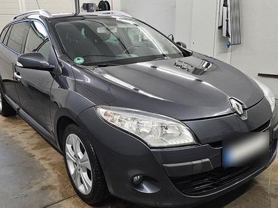Gebraucht Renault Mégane GrandTour Dynamique 131 PS (96 kW) 2011 Grau Kombi