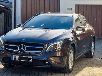 Braun Gebraucht 2014 Mercedes GLA200 Urban SUV | 13.800 € (Fairer Preis)