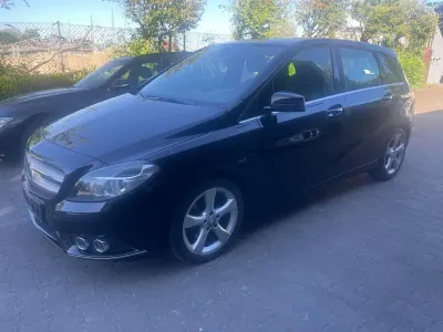 Gebraucht Mercedes B180 Sport 109 PS (80 kW) 2012 Schwarz Kleinwagen