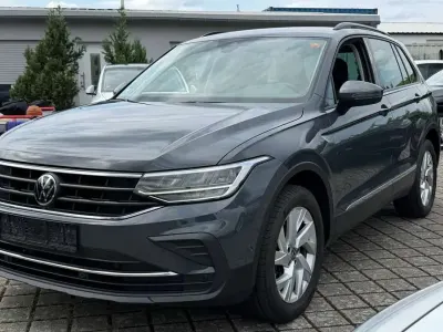 Gebraucht VW Tiguan Life 150 PS (110 kW) 2022 Grau SUV