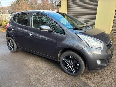 Grau Gebraucht 2015 Kia Venga Platinum Edition Kleinwagen | 5.900 € (Fairer Preis)