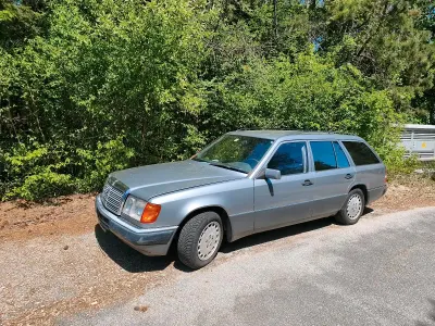 Gebraucht Mercedes 200 1993 Grau Kombi