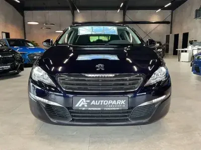 Gebraucht Peugeot 308 Active 110 PS (80 kW) 2016 Blau Limousine