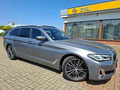 Grau Gebraucht 2023 BMW 530 Luxury Line Kombi | 44.990 € (Etwas zu teuer)