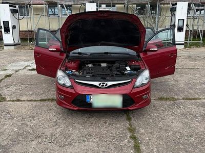 Gebraucht Hyundai i30 109 PS (80 kW) 2012 Rot Limousine