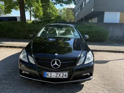 Gebraucht Mercedes E250 204 PS (150 kW) 2010 Schwarz Coupé