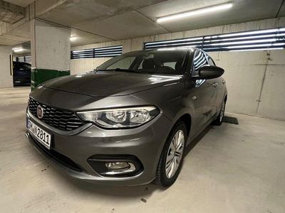Grau Gebraucht 2016 Fiat Tipo Lounge Limousine | 7.700 € (Fairer Preis)