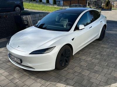 Begagnad Tesla Model 3 288 kW (392 HK) 2023 Vit Sedan