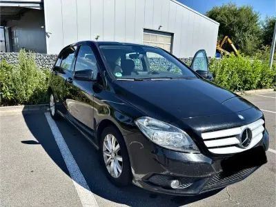 Używany Mercedes B180 109 KM (80 kW) 2013 Czarny Minivan