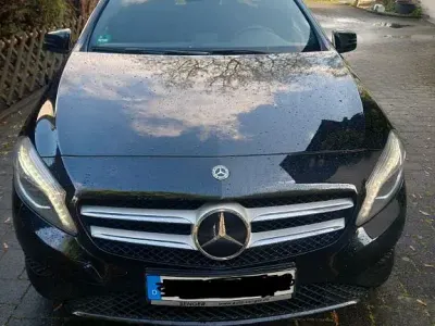Używany Mercedes A220 170 KM (125 kW) 2013 Czarny Sedan/Limuzyna