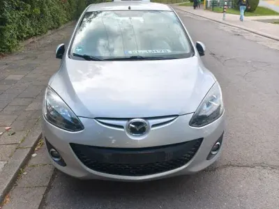 Używany Mazda 2 Center-Line 75 KM (55 kW) 2012 Srebrny Hatchback