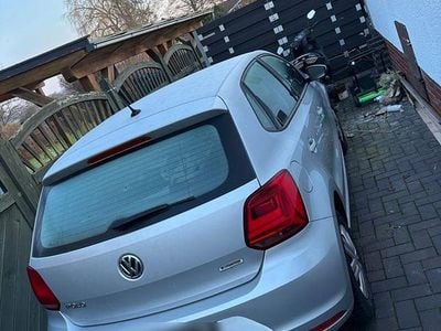 Silber Gebraucht 2017 VW Polo Trendline Kleinwagen | 6.500 € (Fairer Preis)