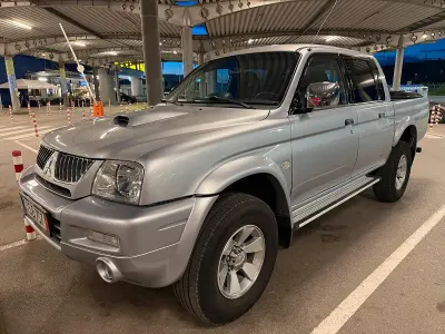 Używany Mitsubishi L200 116 KM (85 kW) 2006 Srebrny Pickup
