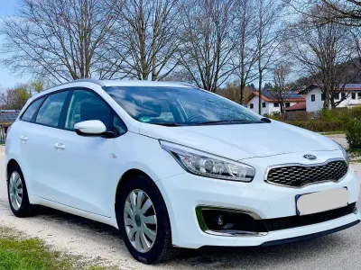 Gebraucht Kia Ceed 135 PS (99 kW) 2018 Weiß Kleinwagen