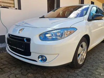 Gebraucht Renault Fluence Dynamique 69 kW (95 PS) 2012 Gletscherweiss Limousine