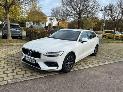 Gebraucht Volvo V60 Momentum 197 PS (144 kW) 2021 Weiß Kombi