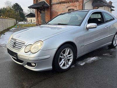 Gebraucht Mercedes C180 143 PS (105 kW) 2005 Silber Coupé