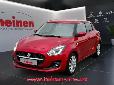 Usata Suzuki Swift Comfort 83 CV (61 kW) 2022 Rosso Utilitaria