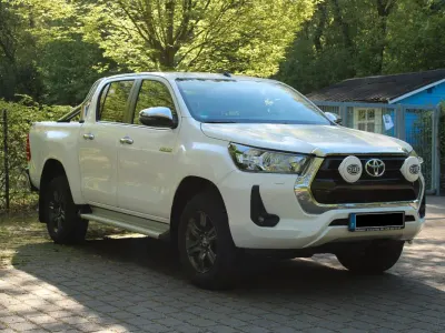 Gebraucht Toyota HiLux 150 PS (110 kW) 2021 Weiß Pickup