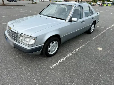 Gebraucht Mercedes E200 136 PS (100 kW) 1994 Grau Limousine