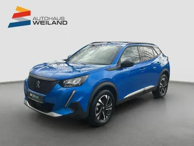 Gebraucht Peugeot 2008 Allure 131 PS (96 kW) 2023 Blau/typ aussenverkleidung metallic drei schichten perlmutt SUV