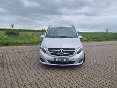 Mercedes V220