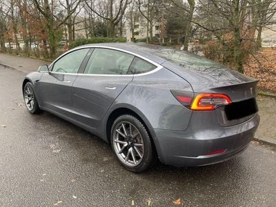 Grau Gebraucht 2020 Tesla Model 3 Limousine | 22.499 € (Etwas zu teuer)